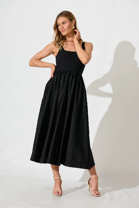 Momentum Maxi Dress In Black Cotton Sateen